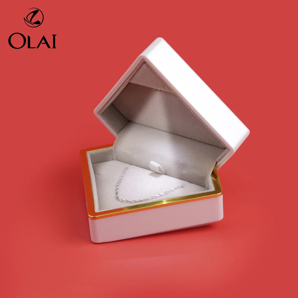 Olai Diamond Shape Luxury LED Light Touch Lacquer Painting Earring Pendant Chain Jewelry Gift Package Box