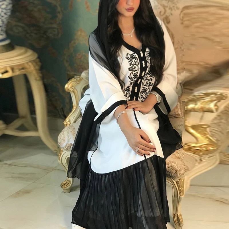 2021 White Black Muslim Middle East Dubai Women Embroidered Chiffon Long Robe Dress Jalabiya Abaya Kaftan Caftan Gown
