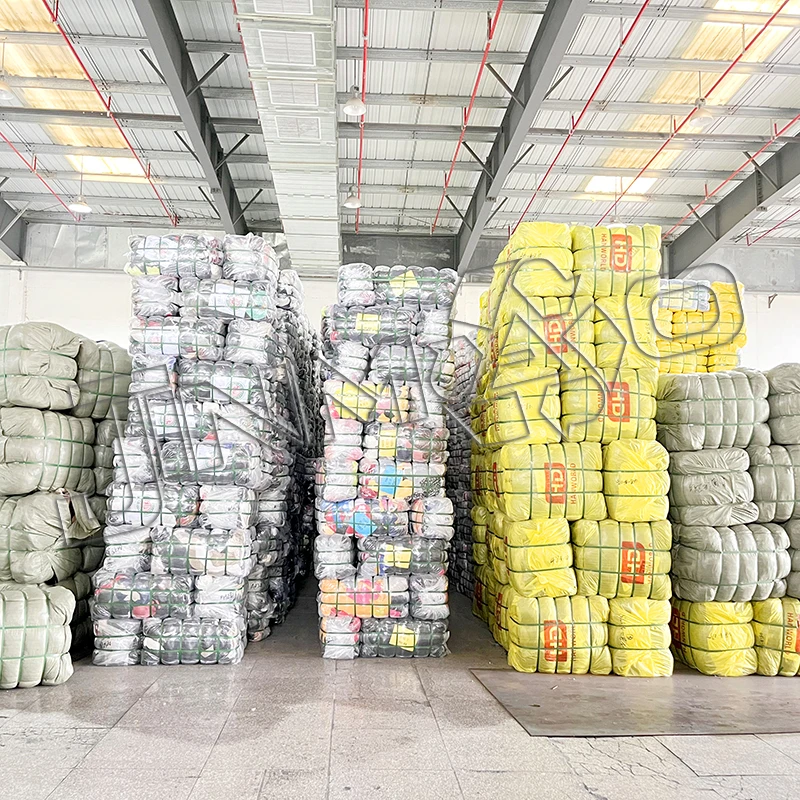 surplus stock lots clearance sale boys girls and men winter thick woolen jackets mixed size used clothing in bales