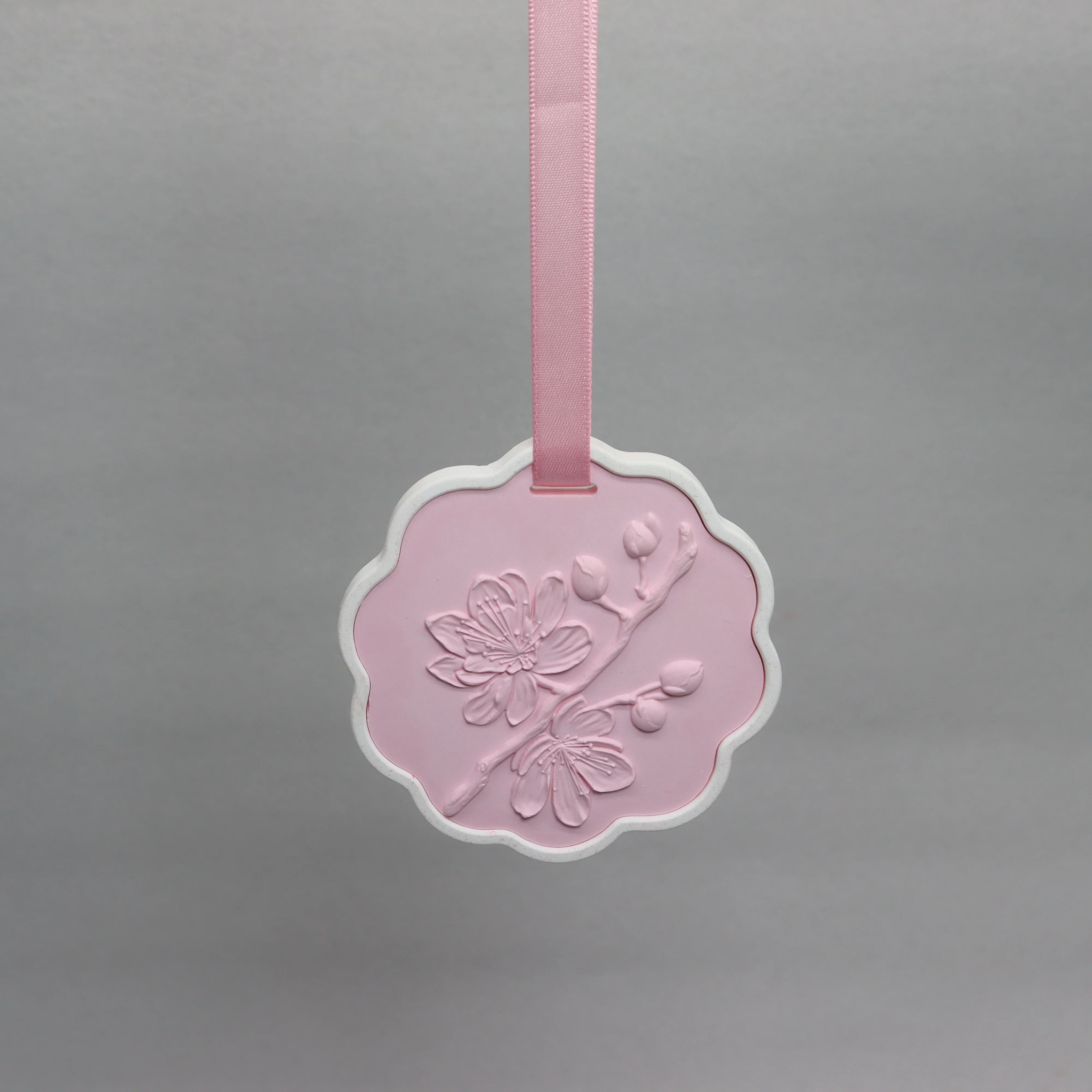 Novelty Ceramic Flower Shaped Gift Home Car Air Freshener Hanging Scented Aroma Fragrance Oil Stone Diffuser