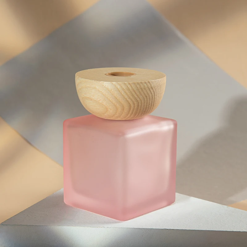 Wholesale Customized Color Square Glass Essential Oill Aroma Reed Diffuser Bottle With Wooden Lid