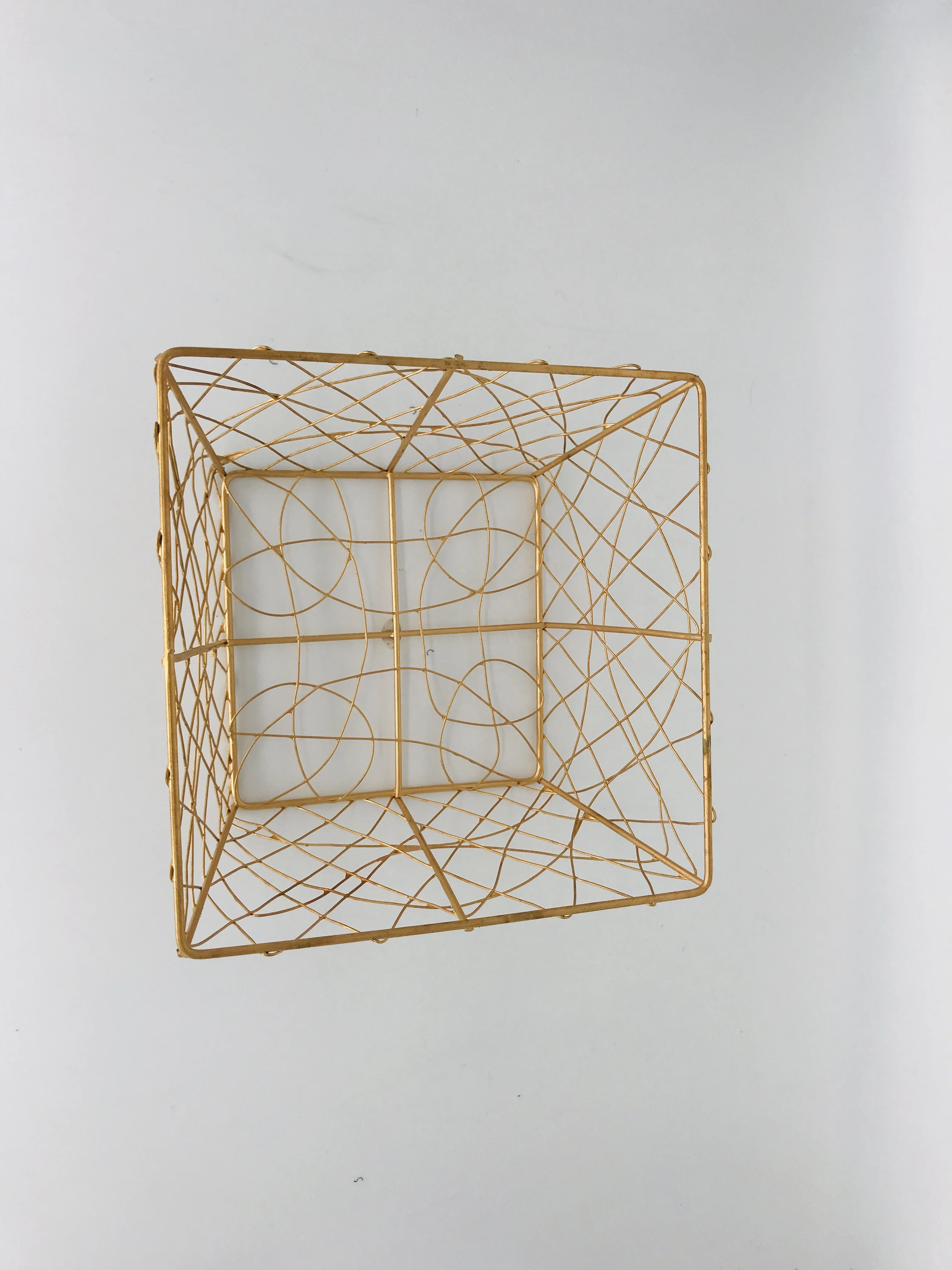 BSCI Metal Wire Weaving Golden Basket For Christmas Decorations, Easter candy