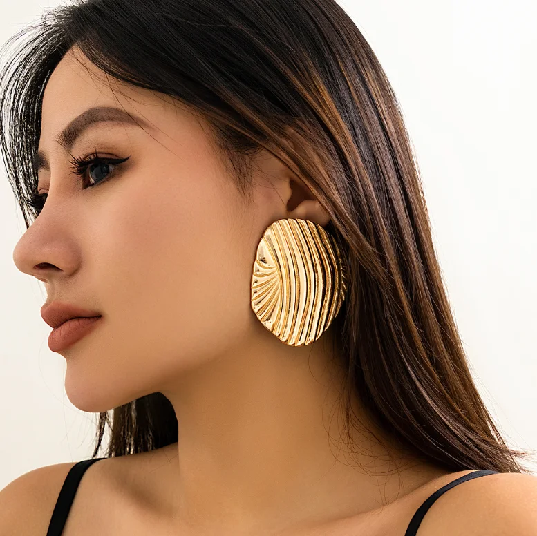 Женские серьги в форме ракушки