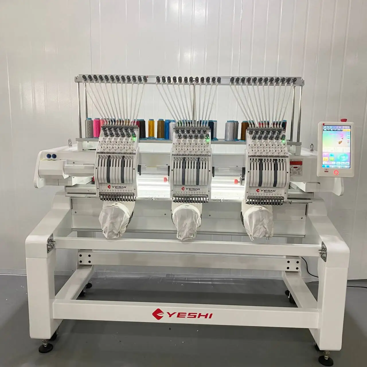Customize Colors and Logo 9/12/15 Needles Industrial Computerized High Speed 3 Heads Embroidery Machine