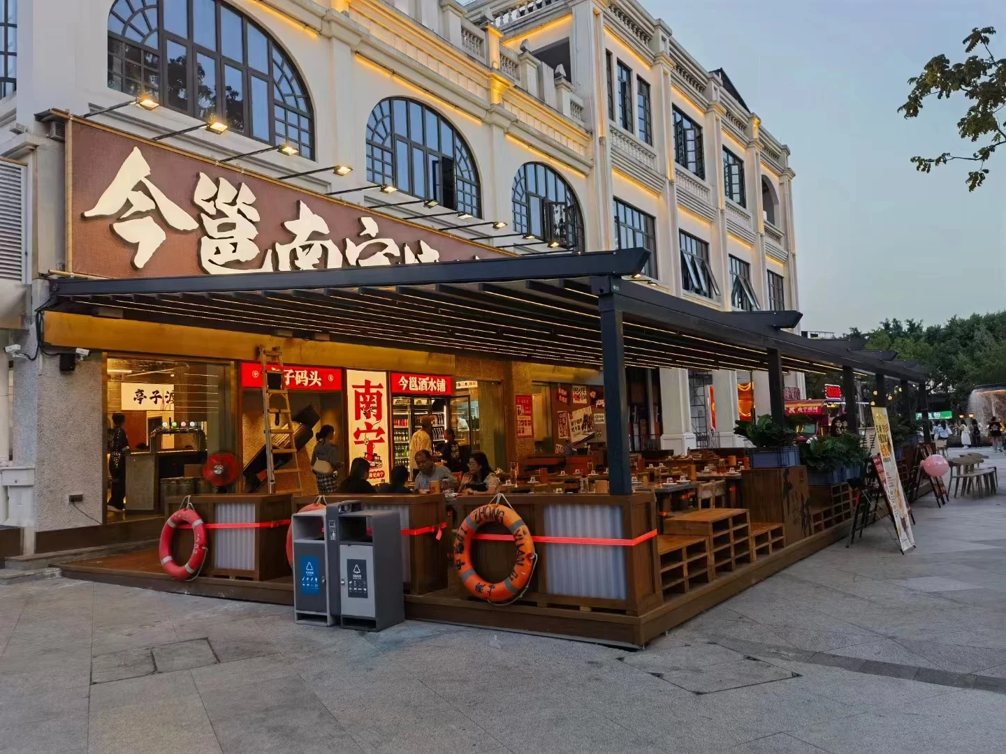 Factory Prices  Folding Pergola Retractable Roof Pergola Waterproof Sunshade Retractable Canopy For Restaurant Outdoor