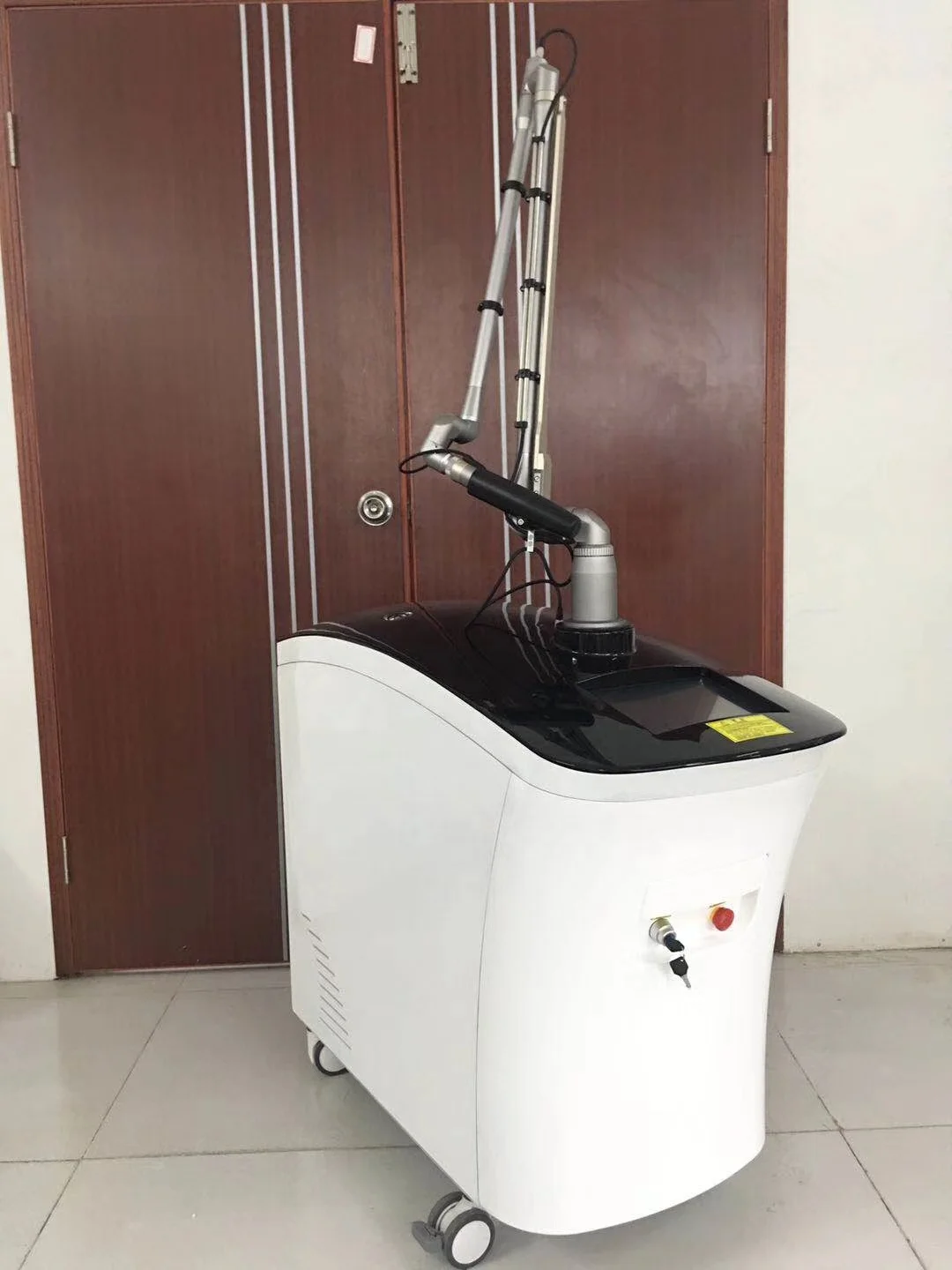 Factory price q witch picosecond laser tattoo removal 2022 super picosecond machine 1064nm/532nm/755nm picosecond laser
