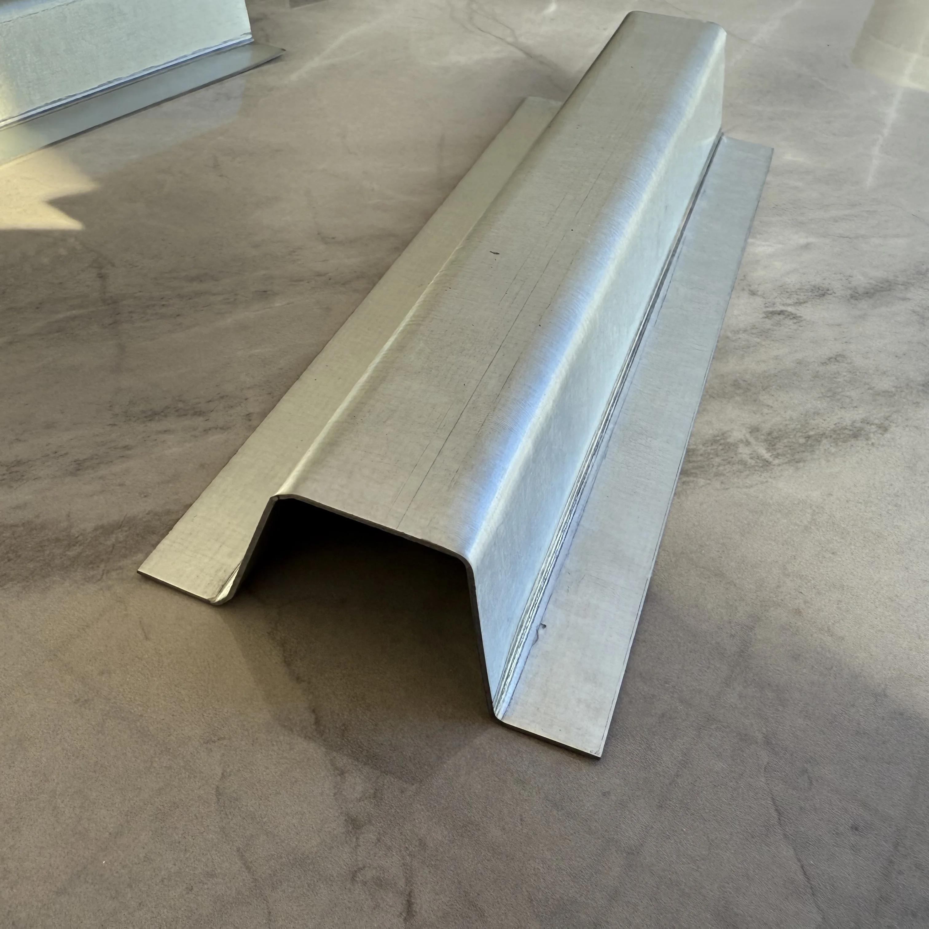 Стальные строительные материалы для проектов по строительству и инфраструктуре