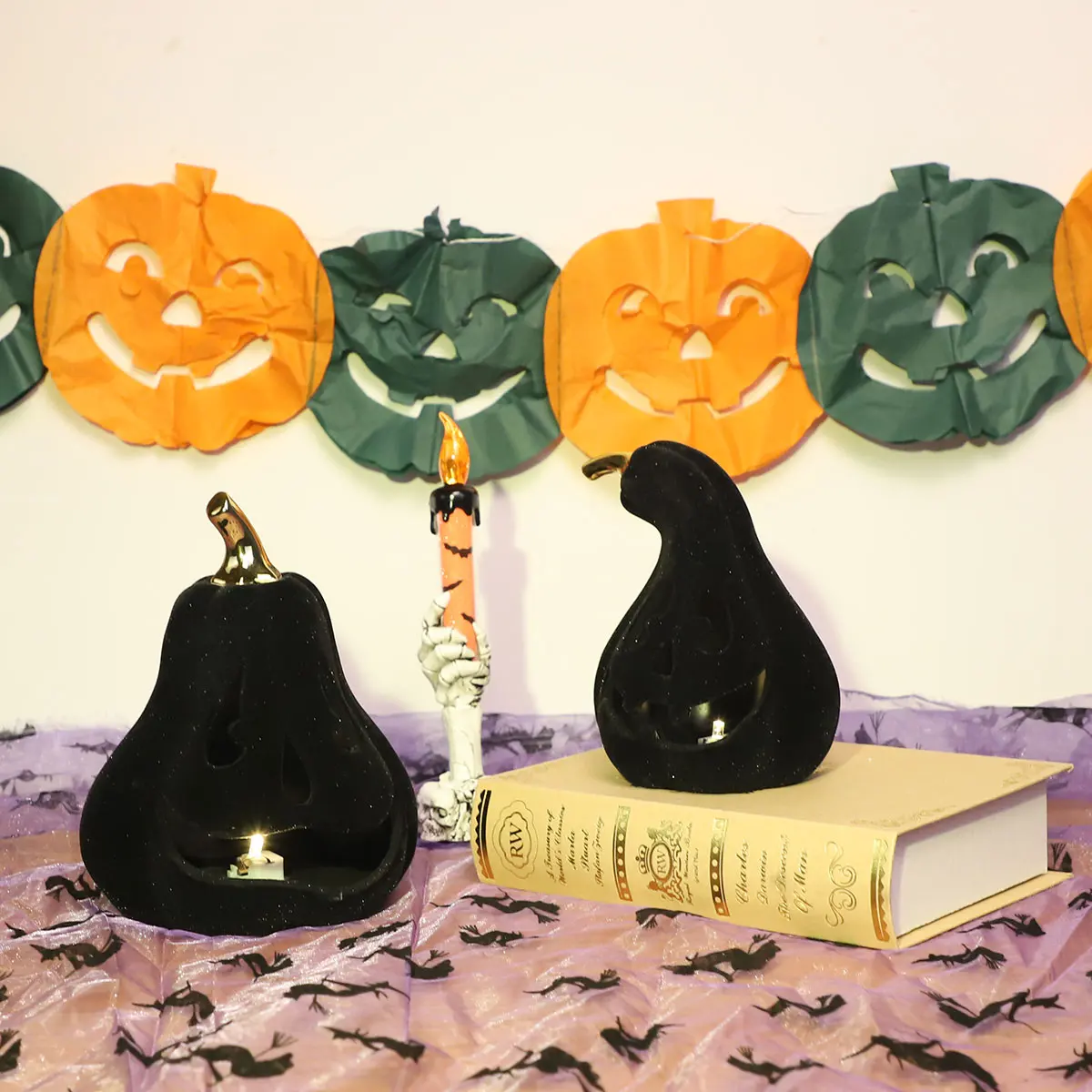 Custom Halloween Ceramic Pumpkin Hot Selling 2024 New Design Trick Or Treat Handmade Black Crafts Wholesale