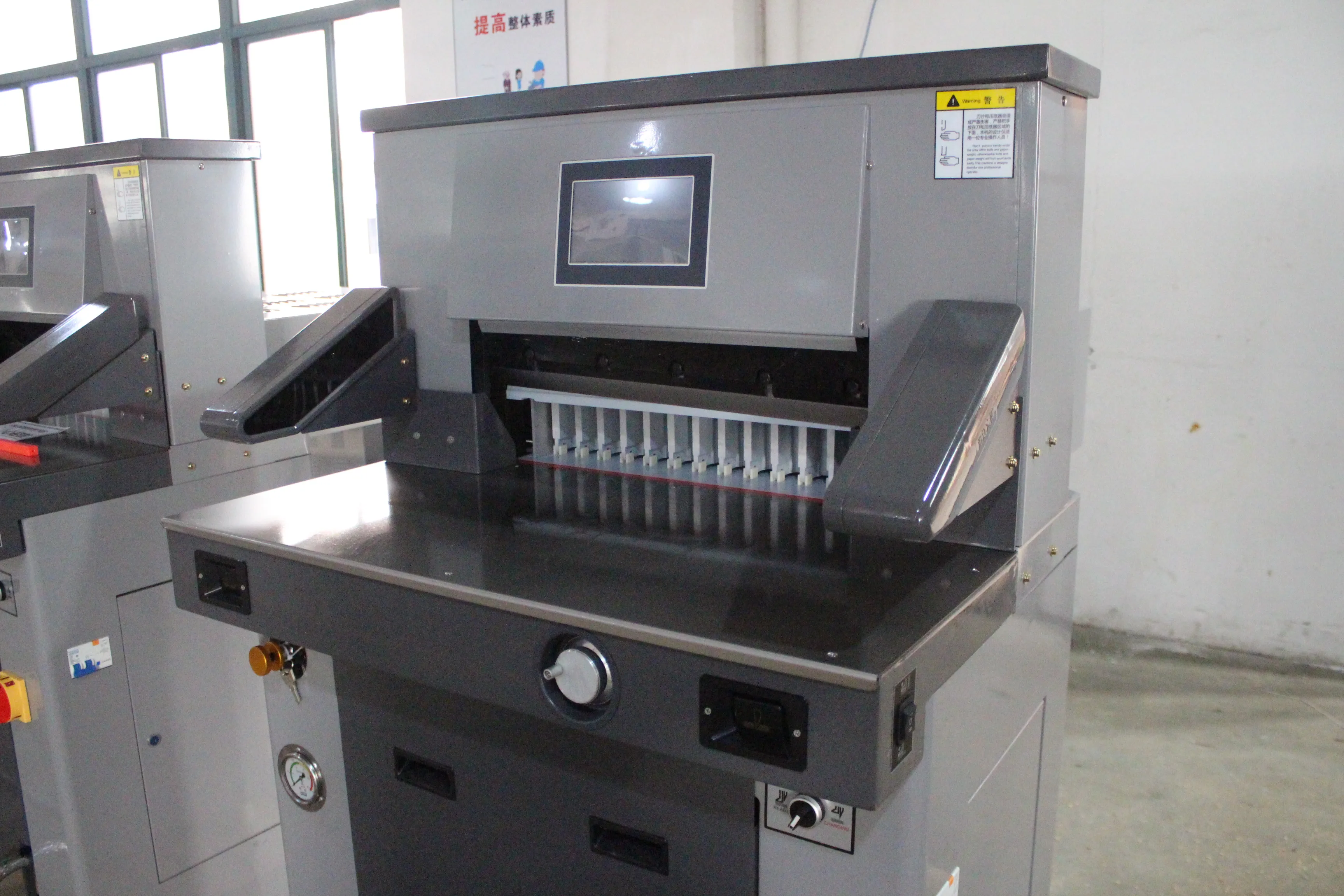 A3 paper cutter 490mm Electric Paper Cutting Machine H490TV7 Hydraulic Paper Trimmer FRONT