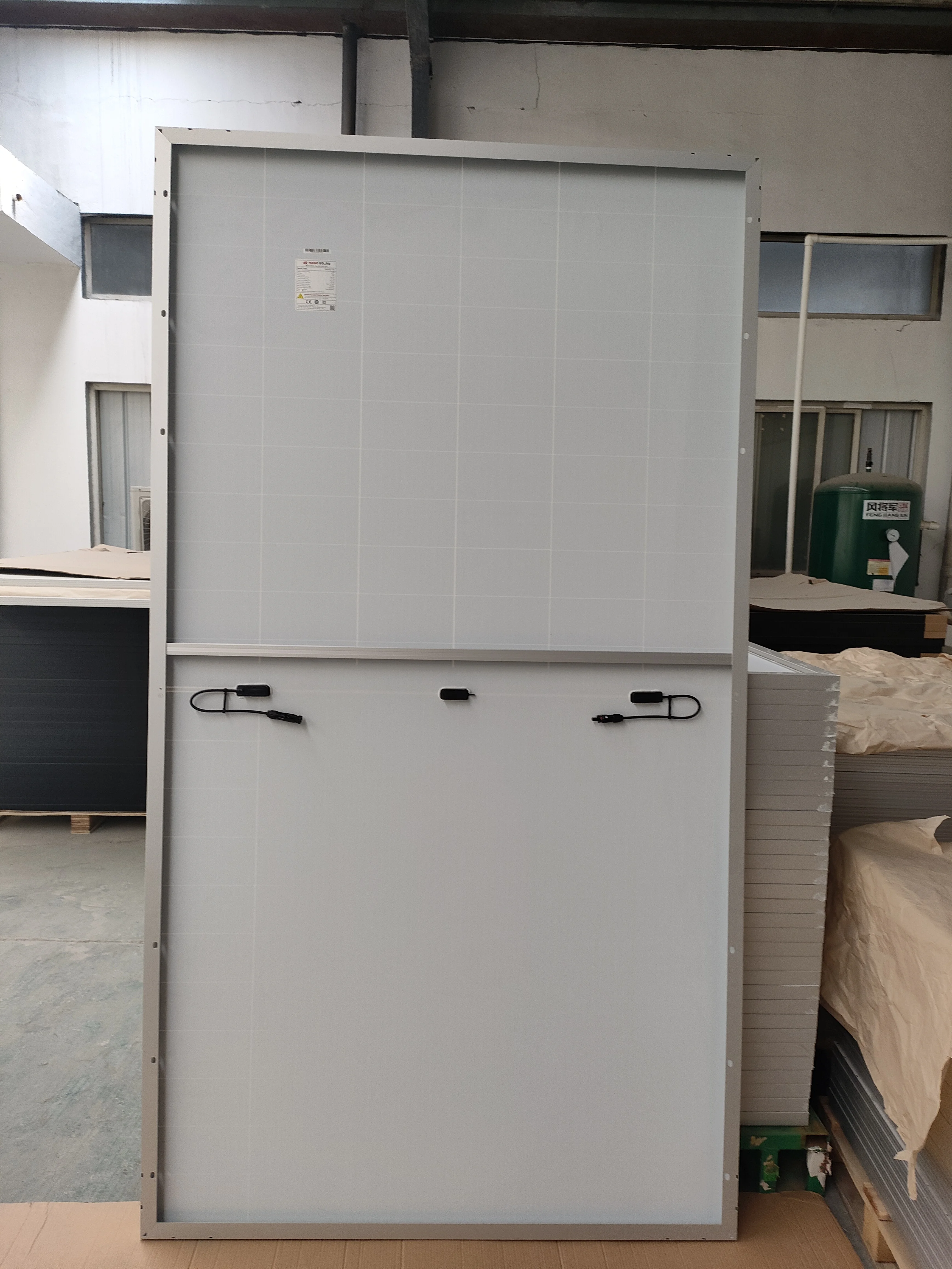 New technology 700W 710W 750W 800W 1000W all black half cell solar panel for home solar system