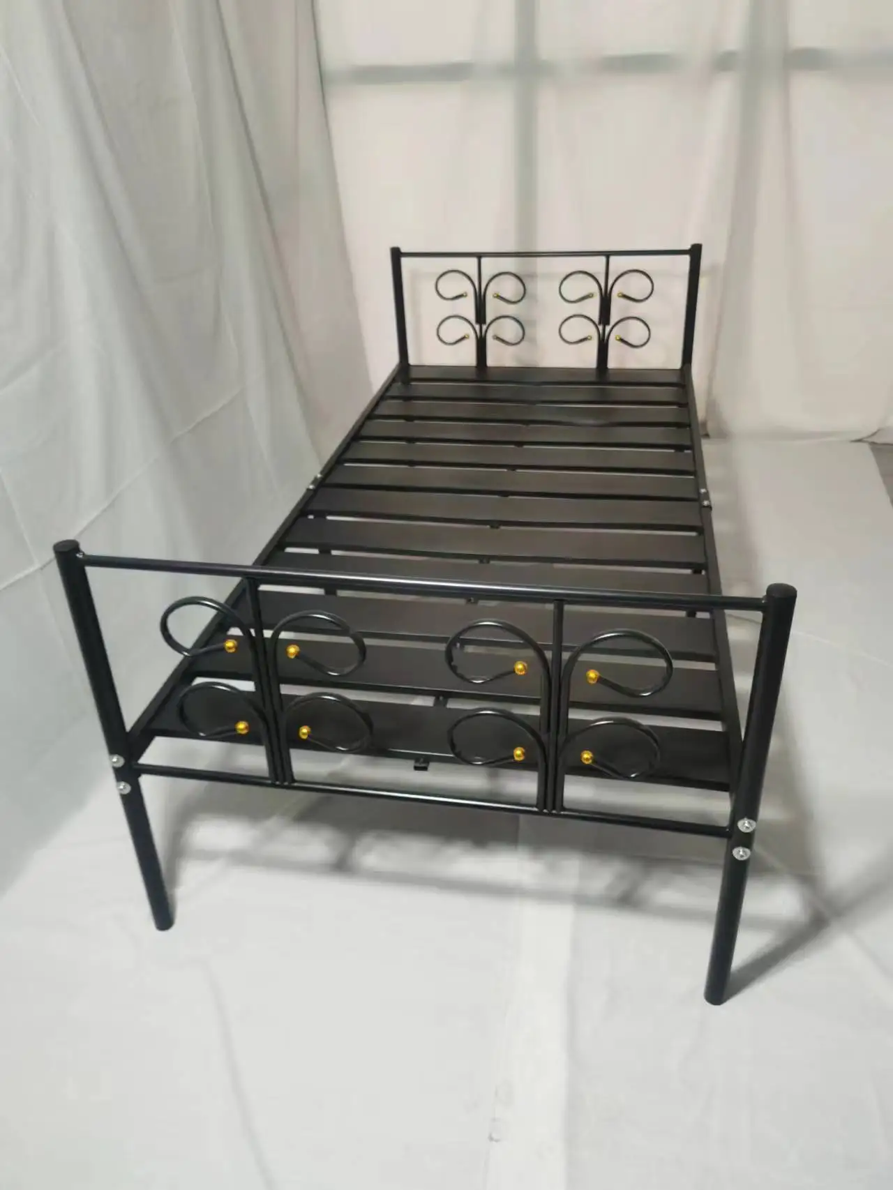Wholesales Modern Classic Design Simple Iron Beds Black and White Hotel Bedroom Metal Beds