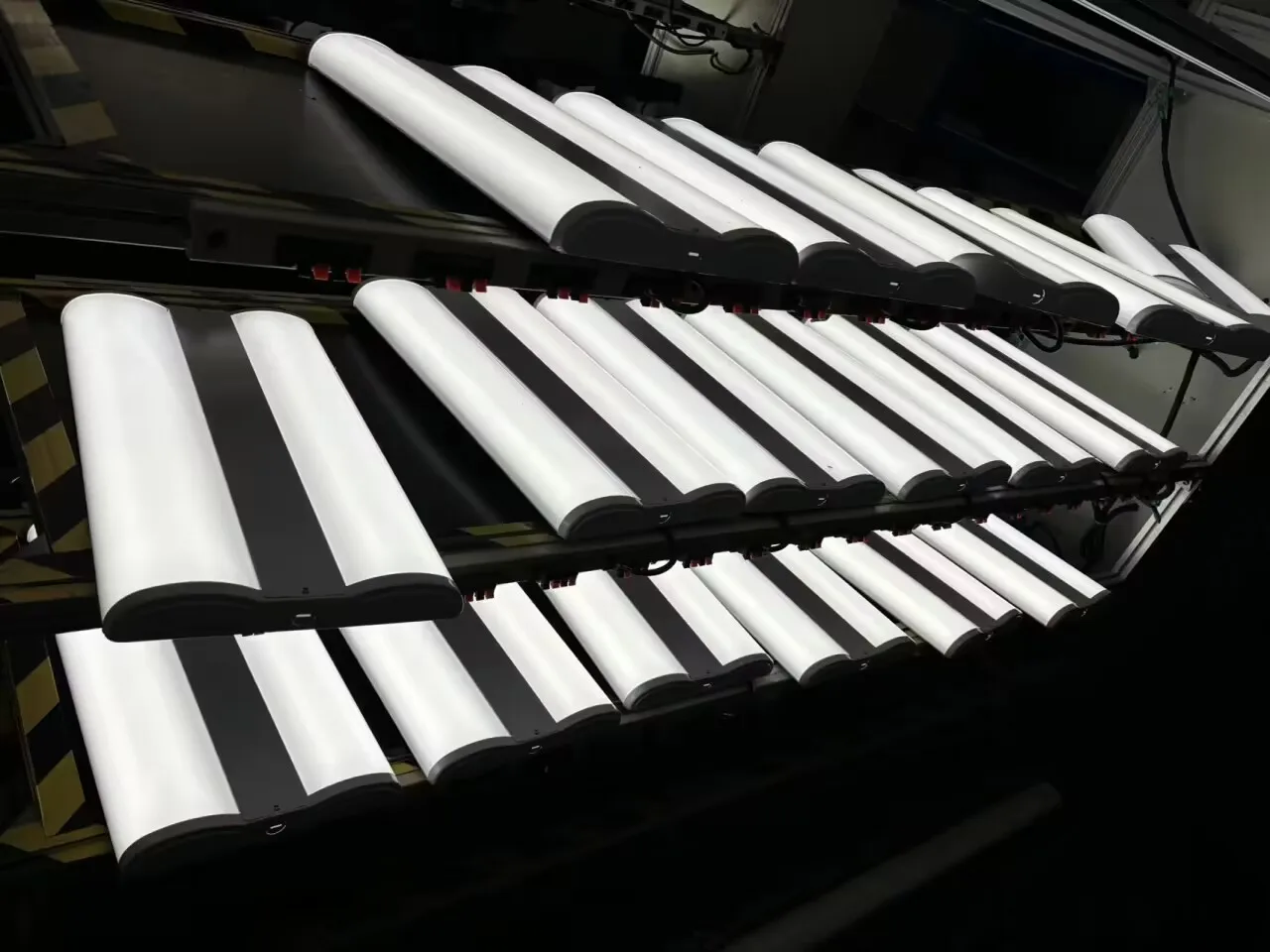 Industrial Ceiling Intelligent Adjustable LED Fixture IP65 100W 150W 200W 240W 320W LED Linear High Bay Lights