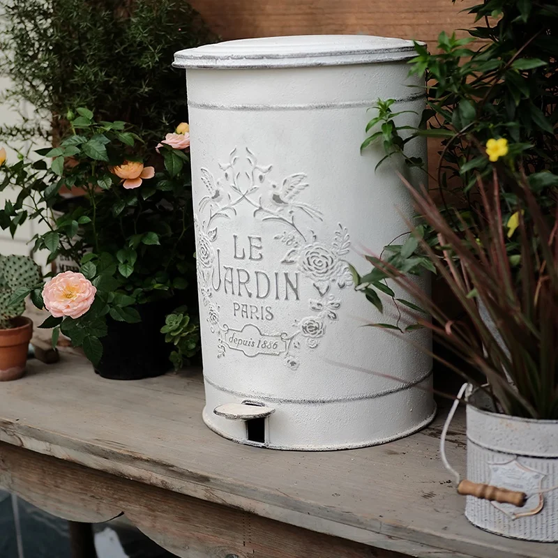 Home Decoration Ornaments Retro Wrought Iron Trash Can Pedal Type with Lid Garden Villa Trash Bin Waste Paper Basket