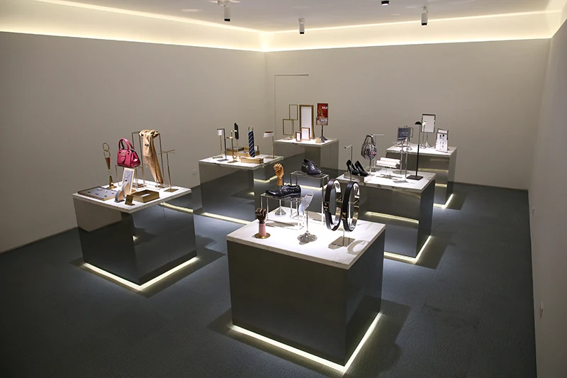 Wooden Cap Hat Display Stand Rack for Retail Store Tabletop Hat Rack