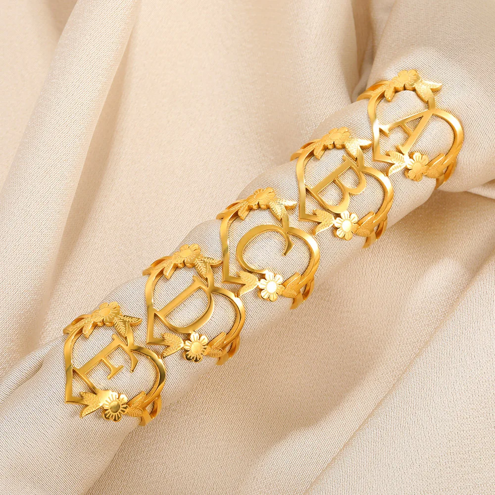 ODM bague acier inoxydable nouveau Flower Luxury Heart Ring Adjustable 18K Gold Plated Stainless Steel A-Z Initial Letter Rings