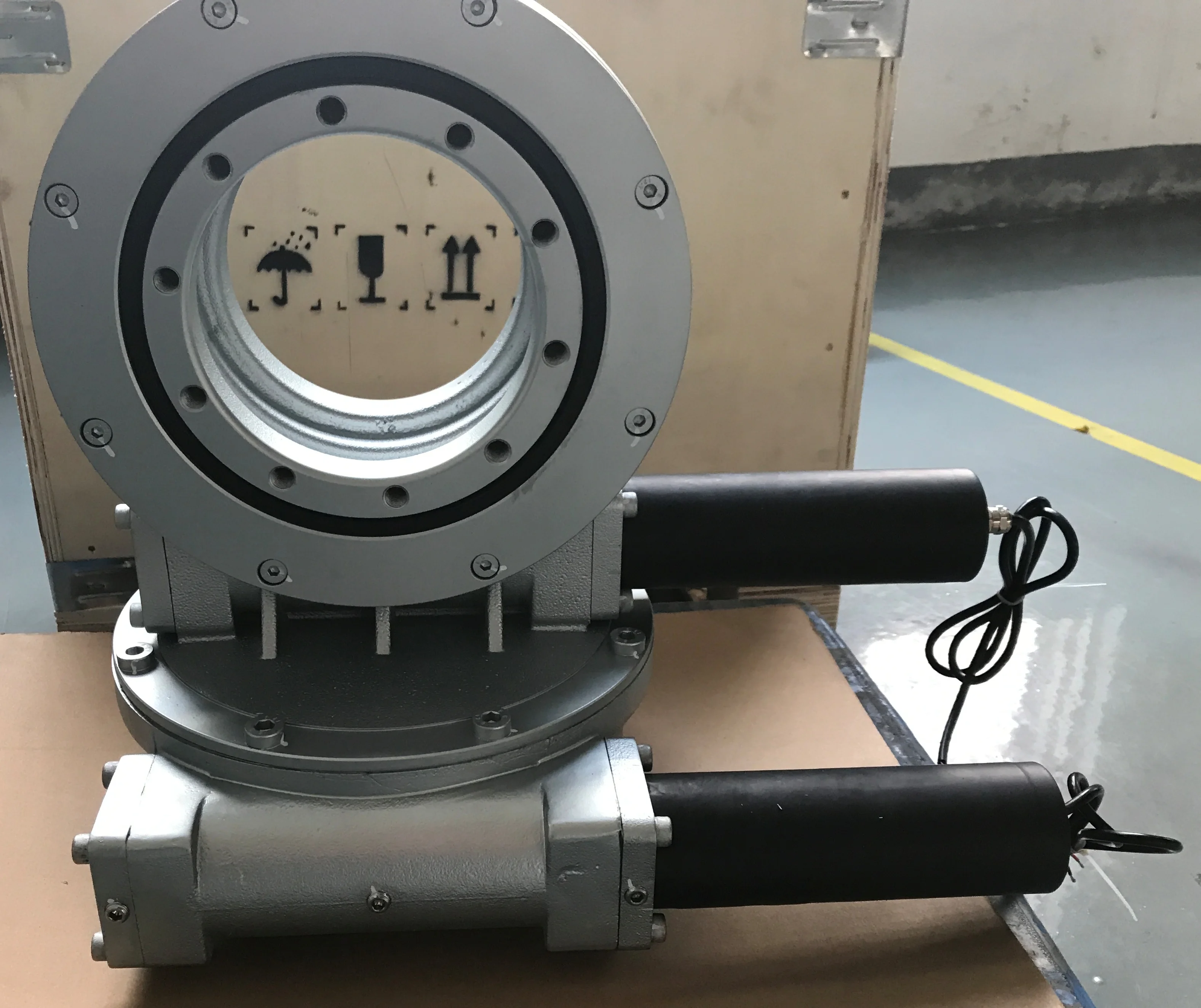 SDE3 двухосевой поворотный привод с двигателем 24 В постоянного тока для системы солнечного трекера и для солнечных панелей