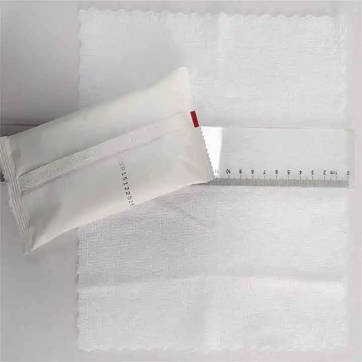 No alcohol no stimulation 22*22cm small towel restaurant microfiber cleaning wet tissues microfiber wipes
