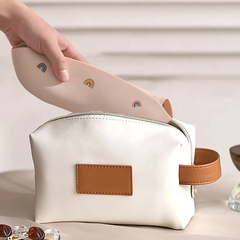 Eco-Friendly Non-Toxic Silicone Infant Feeding Bibs BPA Free Silicone Baby Bib Portable Waterproof Silicone Bib