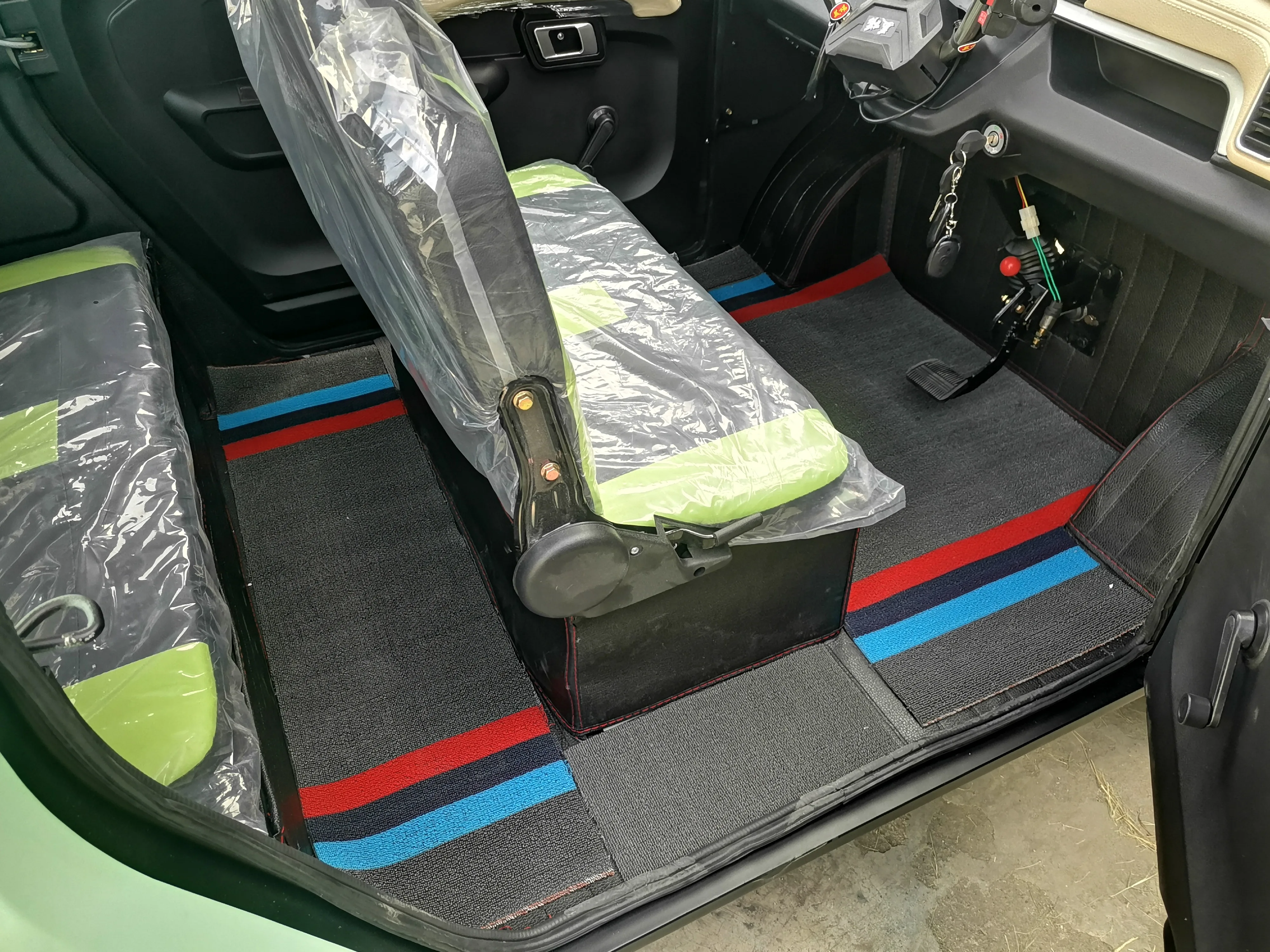 Made in China cheap large space four seats electric brand prices new cars for sale