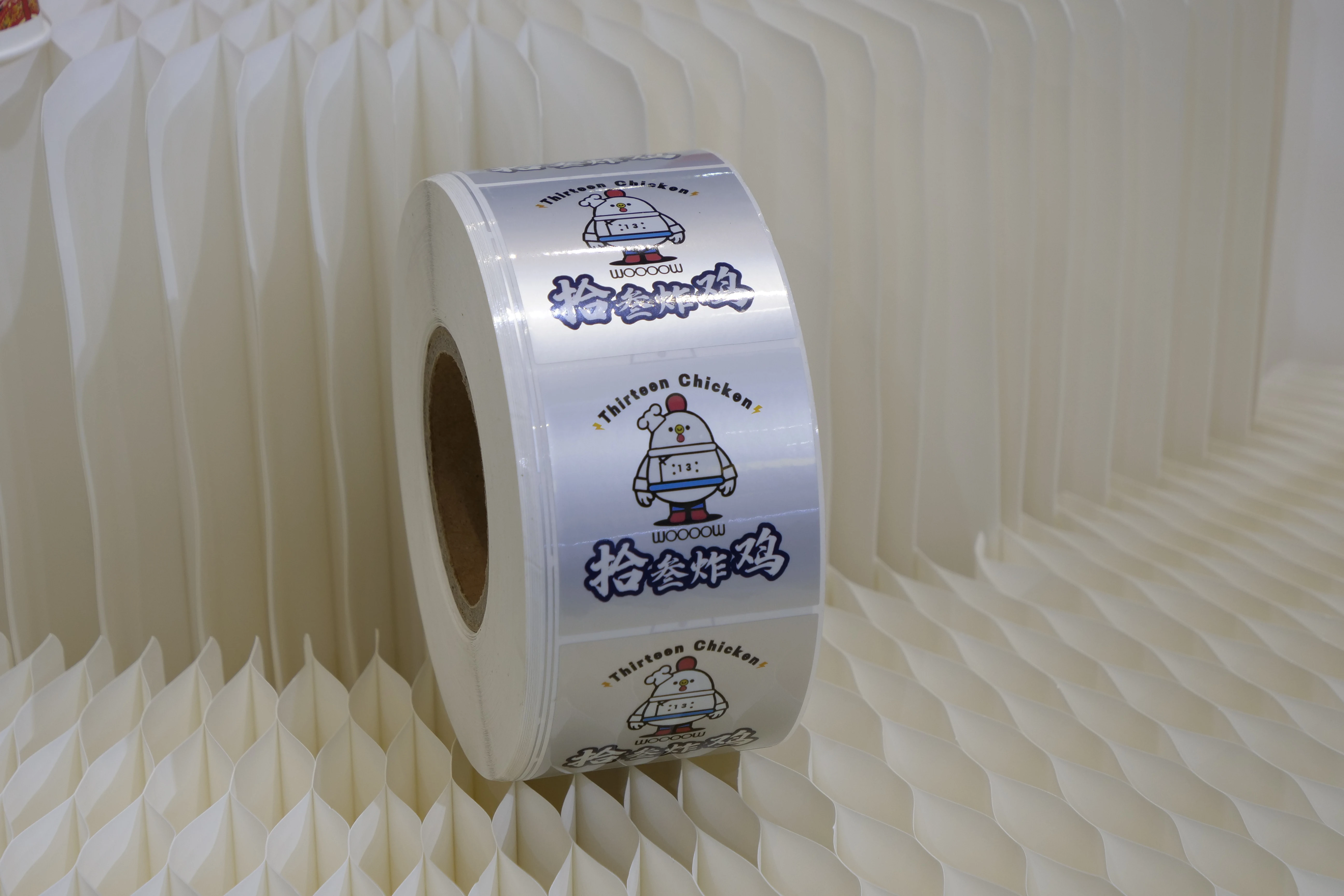Synthetic paper round sticker white offset sticker paper custom business labels printing round sticker roll