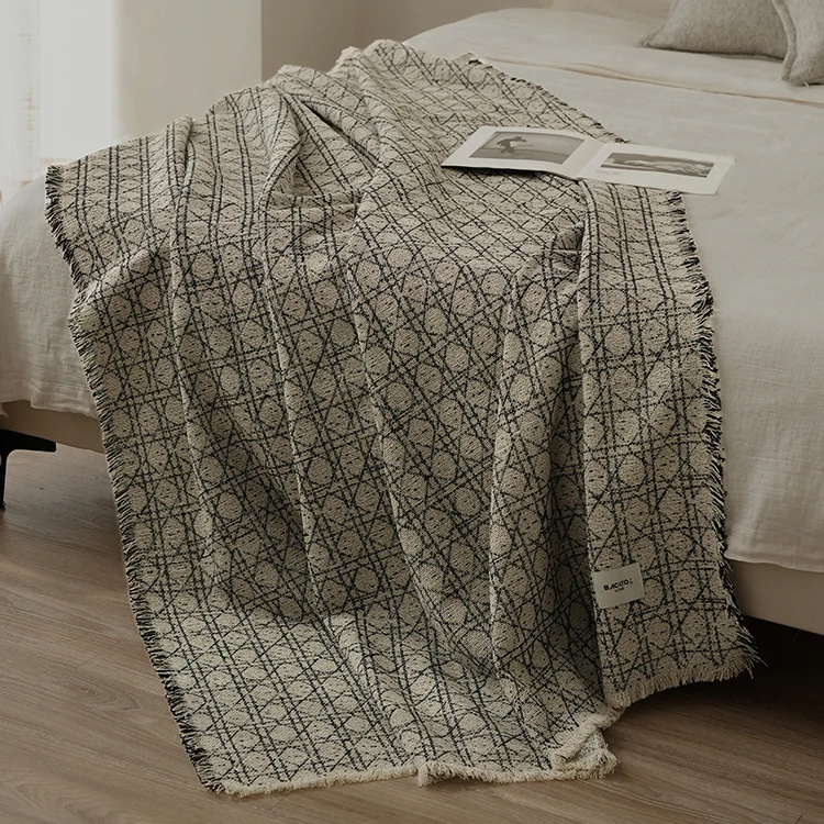Modern Luxury Jacquard High Quality Throw Blanket Machine Washable Durable Bed Coverlet bedside blanket hotel supplies