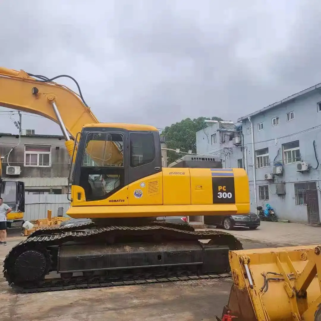 Cheap Used Japan Komatsu PC300-7 excavator Used Komatsu 30 ton Excavator price for sale