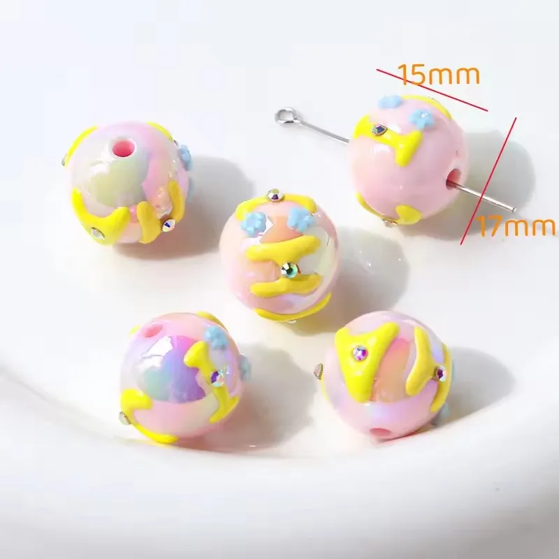 Акриловые фокальные бусины с рисунком сердца