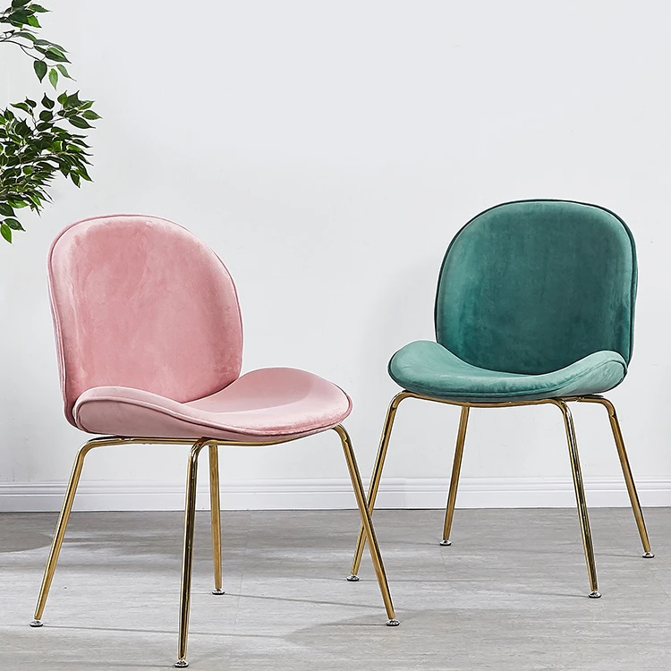 Бархатное кресло для гостиной