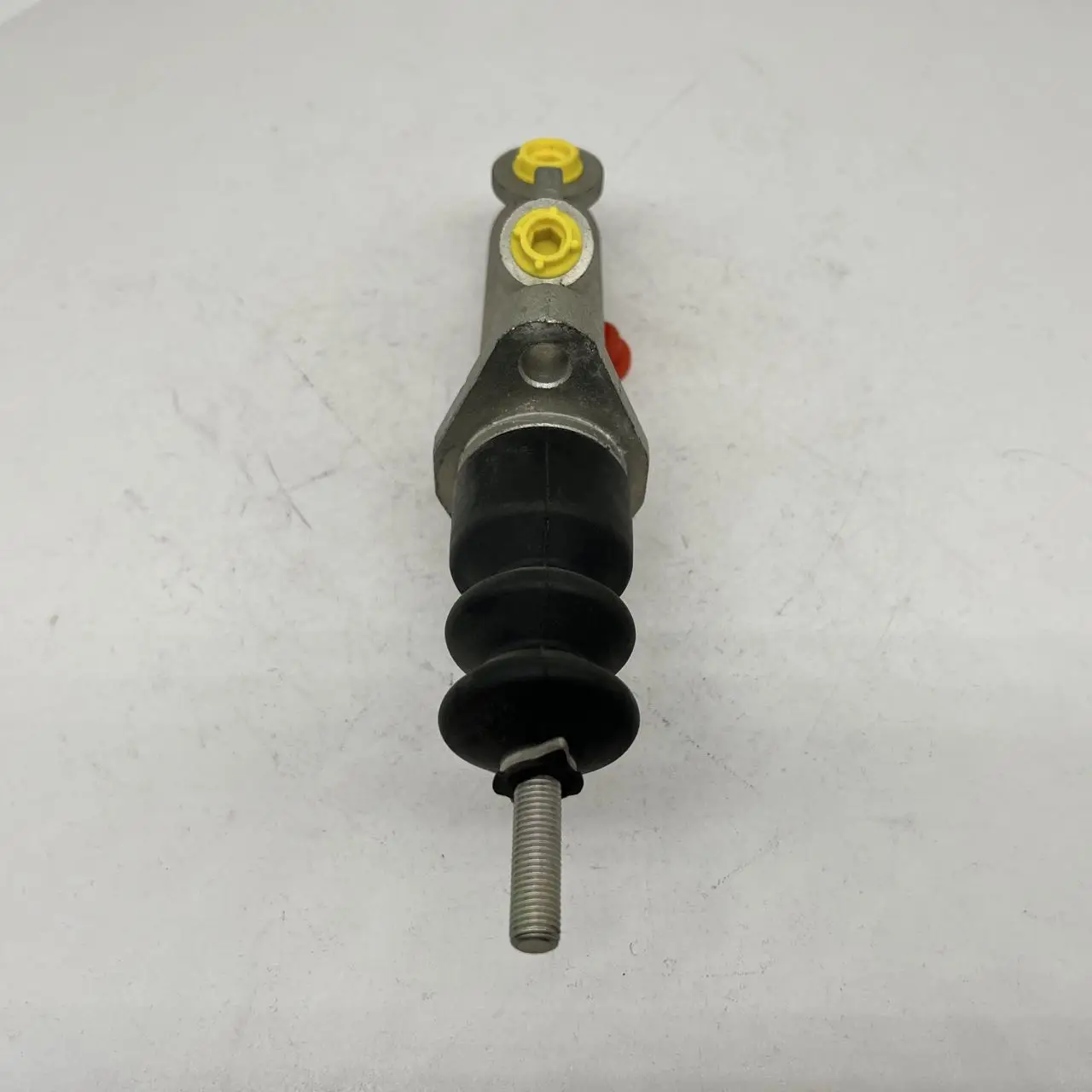 Clutch Master Cylinder for VOLVO TRUCK F12 FL10 F10 FL7 OEM 1698670