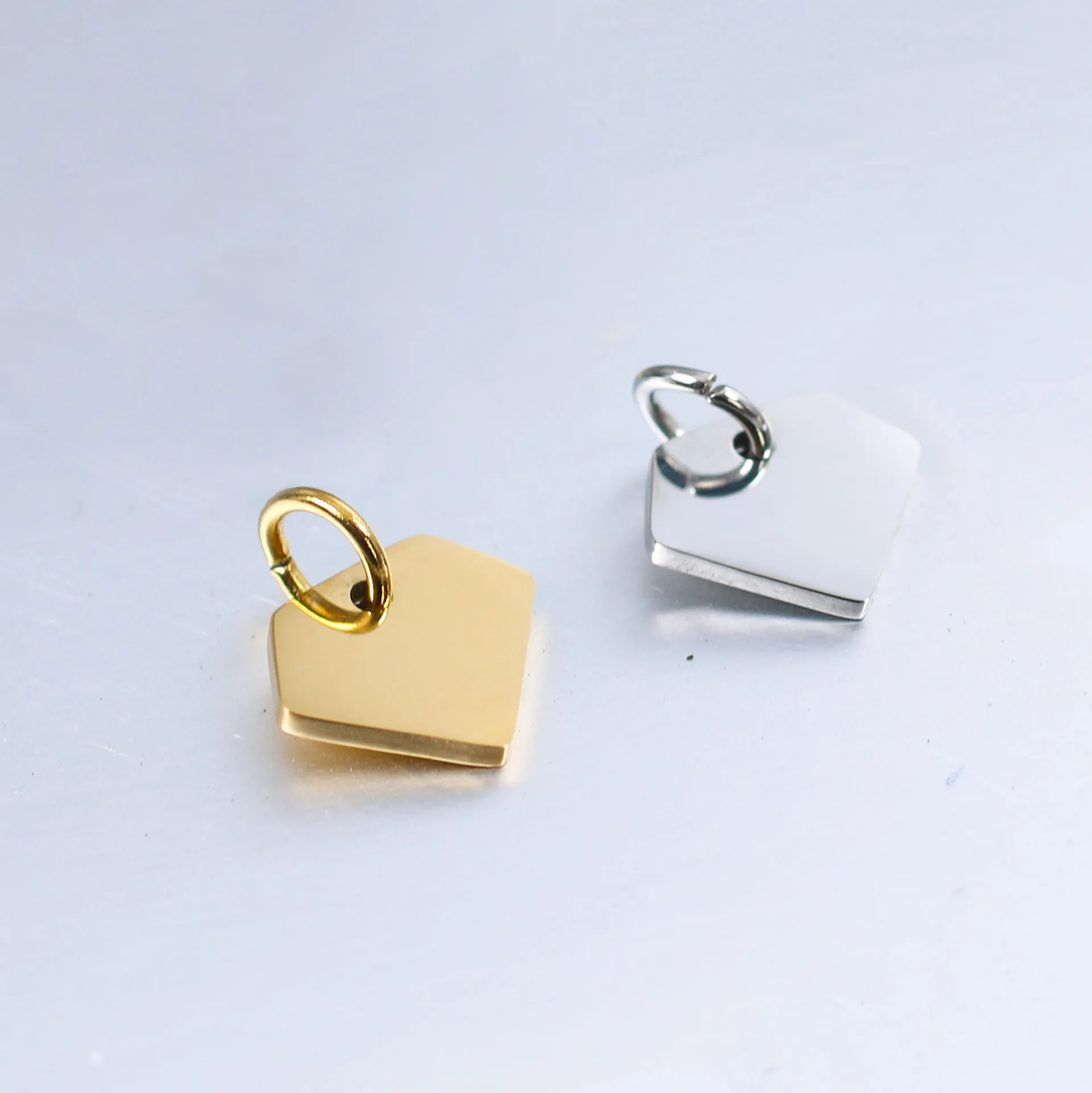 Custom Round Plain famous brand metal logo tags stainless steel gold plated charms pendants