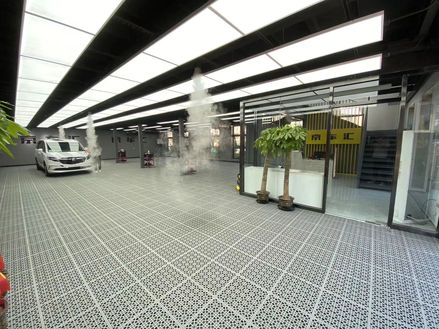 New innovative Rigid Modular Car Wash Drainage Plastic PP Interlocking Garage Floor Tiles for Car Parking/wash Garage Flooring