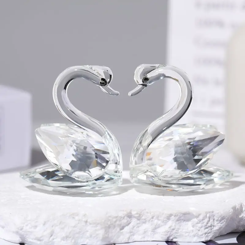 Wholesale Clear Honor of Crystal Beautiful Diamond Stone Swan Figurine Wedding Favor Gifts Colors Home Decorations for Souvenir