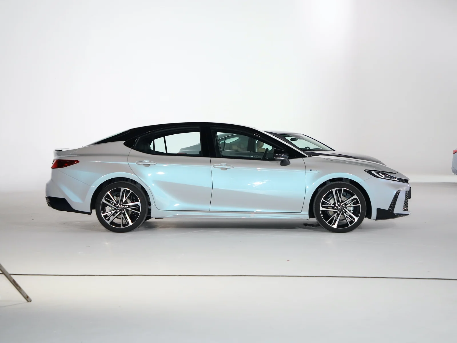 Hot Sale Toyota Gasoline hybrid car Toyota camry 2.0L 5-seats Luxury Sedan used autos toyota camry 2023 2024 new car for sale