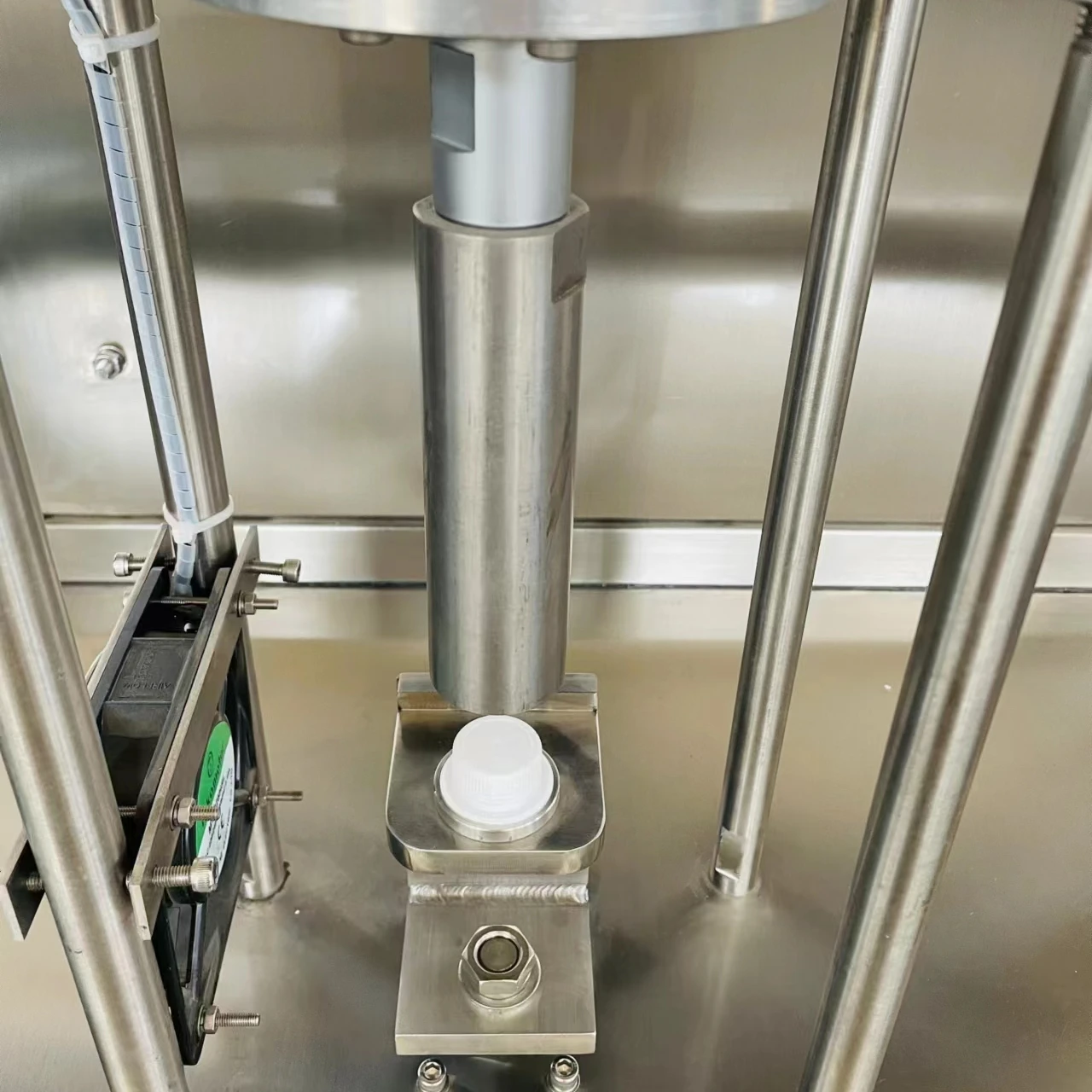 Автоматическая машина для наполнения коробок, яблочного сока, молока, йогурта