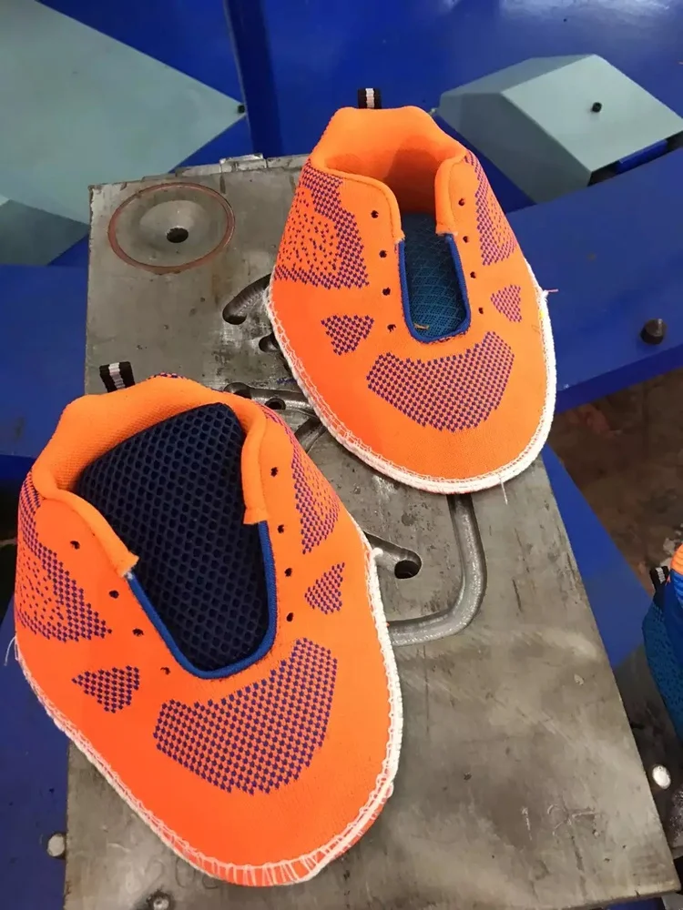 
PVC air blowing injection moulding making machine 