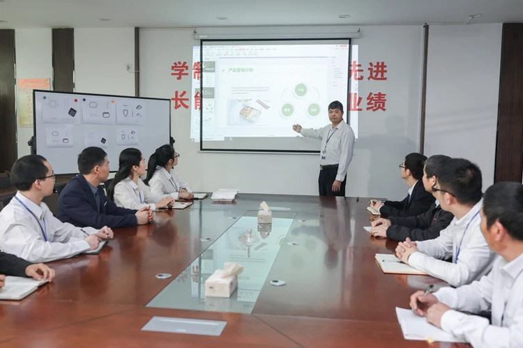 LUZHOU Natural Sugarcane Bagasse Renewable Plant Fiber Tree Free 3-Compartment Clam Shell Container