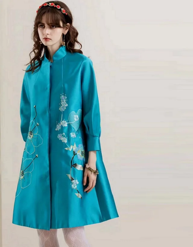 Casacos Feminino 2023 Autumn Winter High Quality Long Coat Trench Women Luxurious Embroidery Covered Button Vintage Coats Female