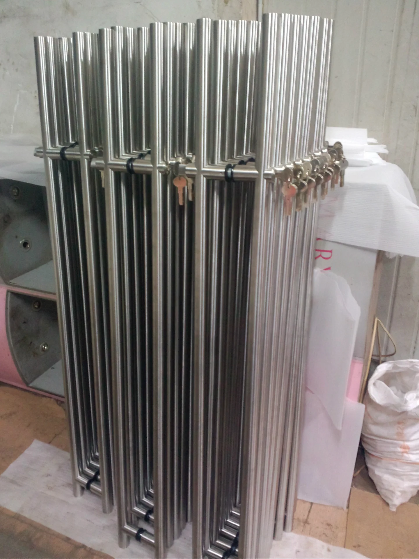 Condibe из нержавеющей стали раздвижные стеклянные дверные ручки для душа с замком