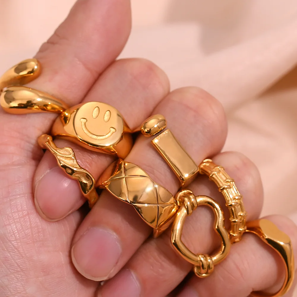 2023 fashion new simple stainless steel 18K gold texture light luxury ring spot wholesale