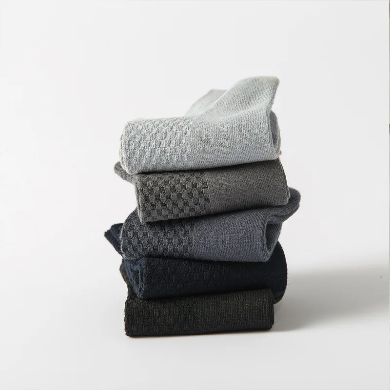Wholesale price new design bamboo fiber men simple style breathable pure color business socks