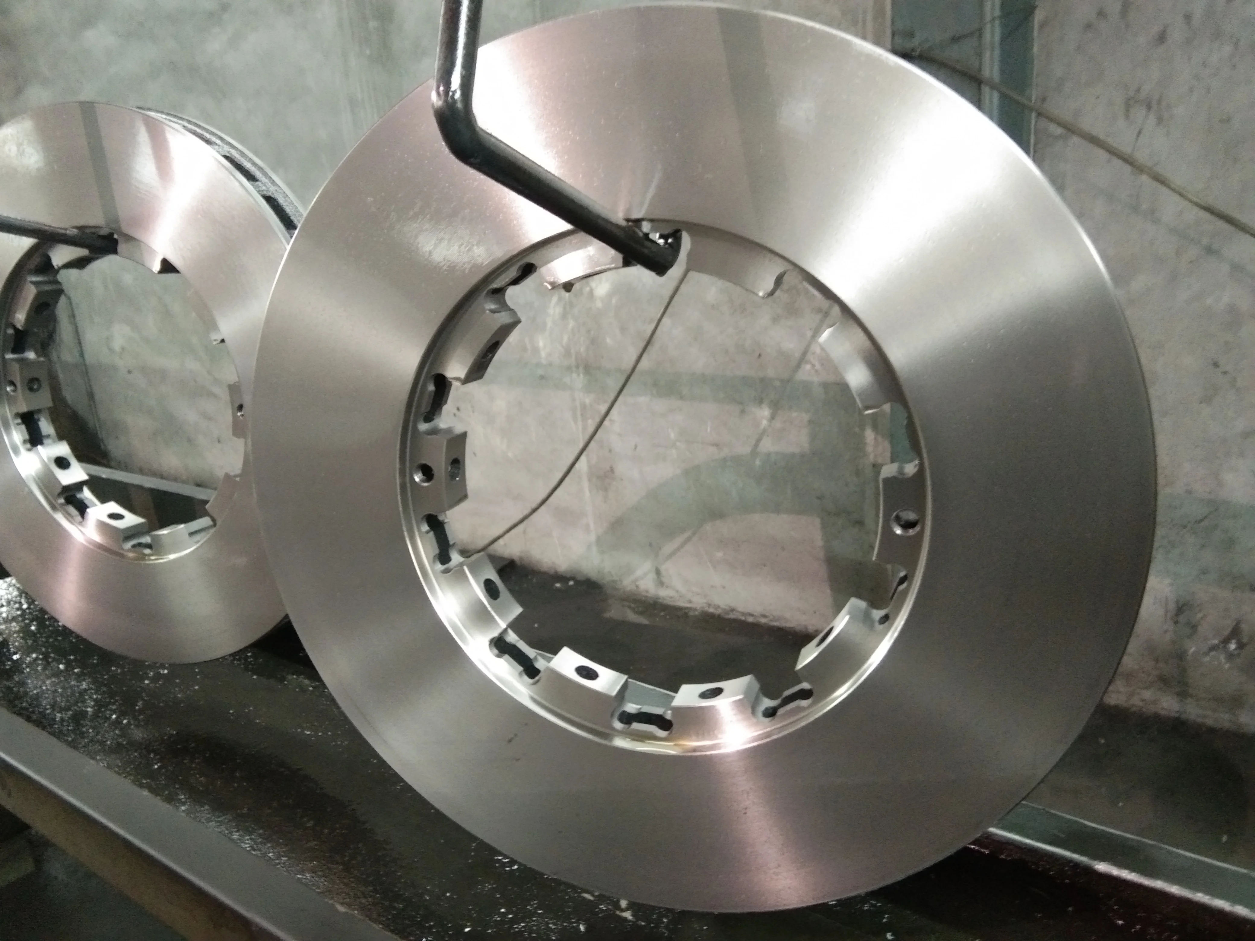 Brake Disc Oem 1387439 1726138 1812563 II39112F Z0009911 for 1640561 K004322 1783346 II39541F 1812582 for Daf XF 95 XF105 Truck