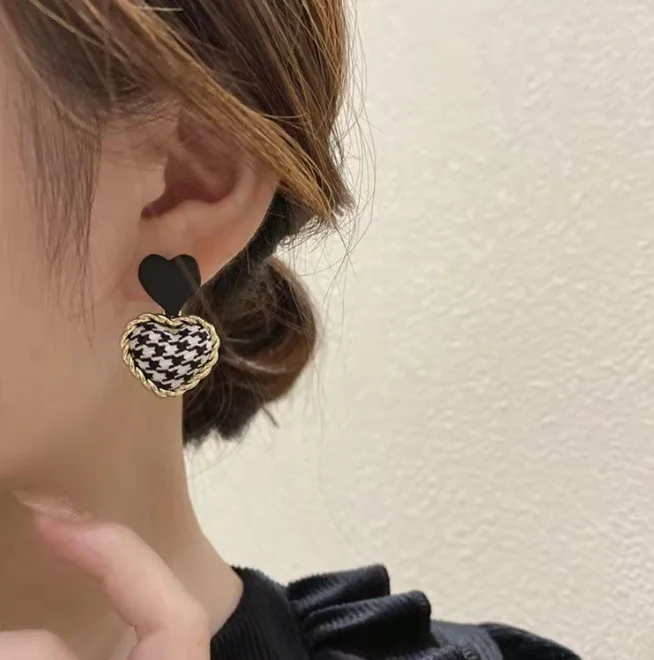 925 Silver Needle Swallow Gird Heart Earring Korean Women Stud Earrings Jewelry Minimalist Chic Dripping Oil Checkerboard Grid