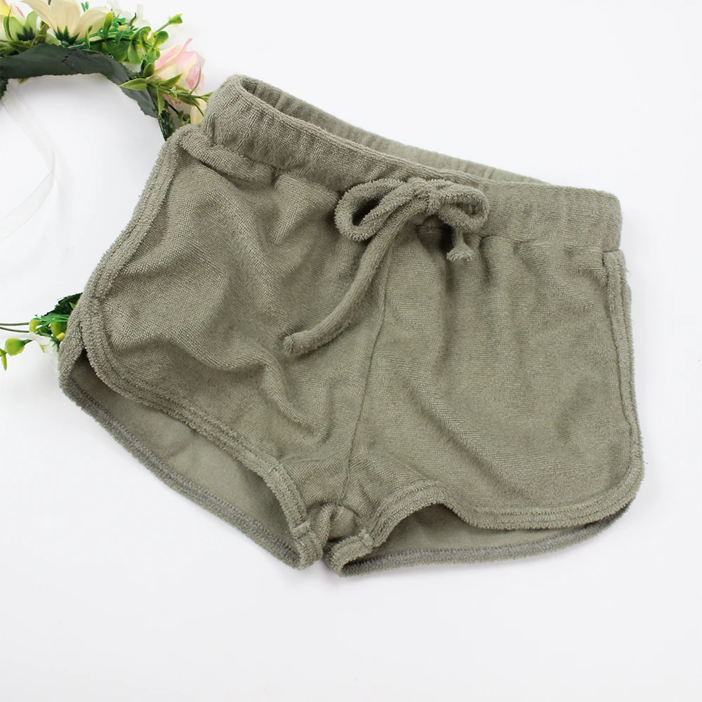 Для маленьких мальчиков носки однотонные с эластичной резинкой на талии с лямкой на шее дизайн карманов делает изделие детские летние шорты для мальчиков