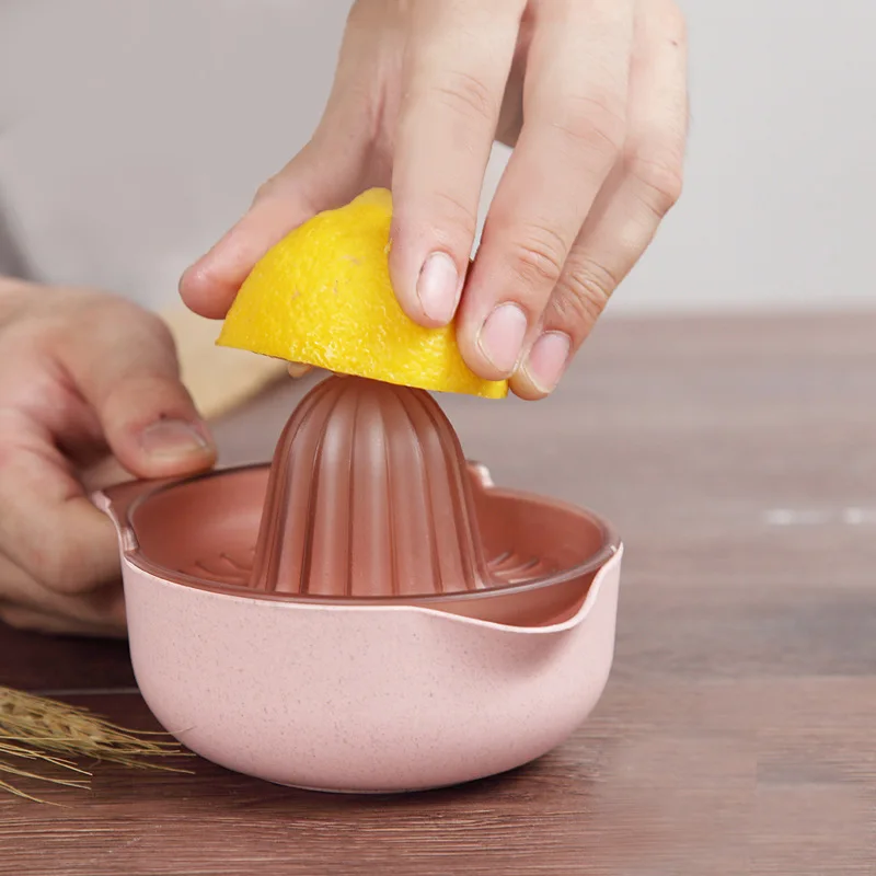 2021 New Creative Simple Kitchen Supplies Portable Fruit Squeezer Creative Orange Juice Squeezer Lemon Manual Juicer