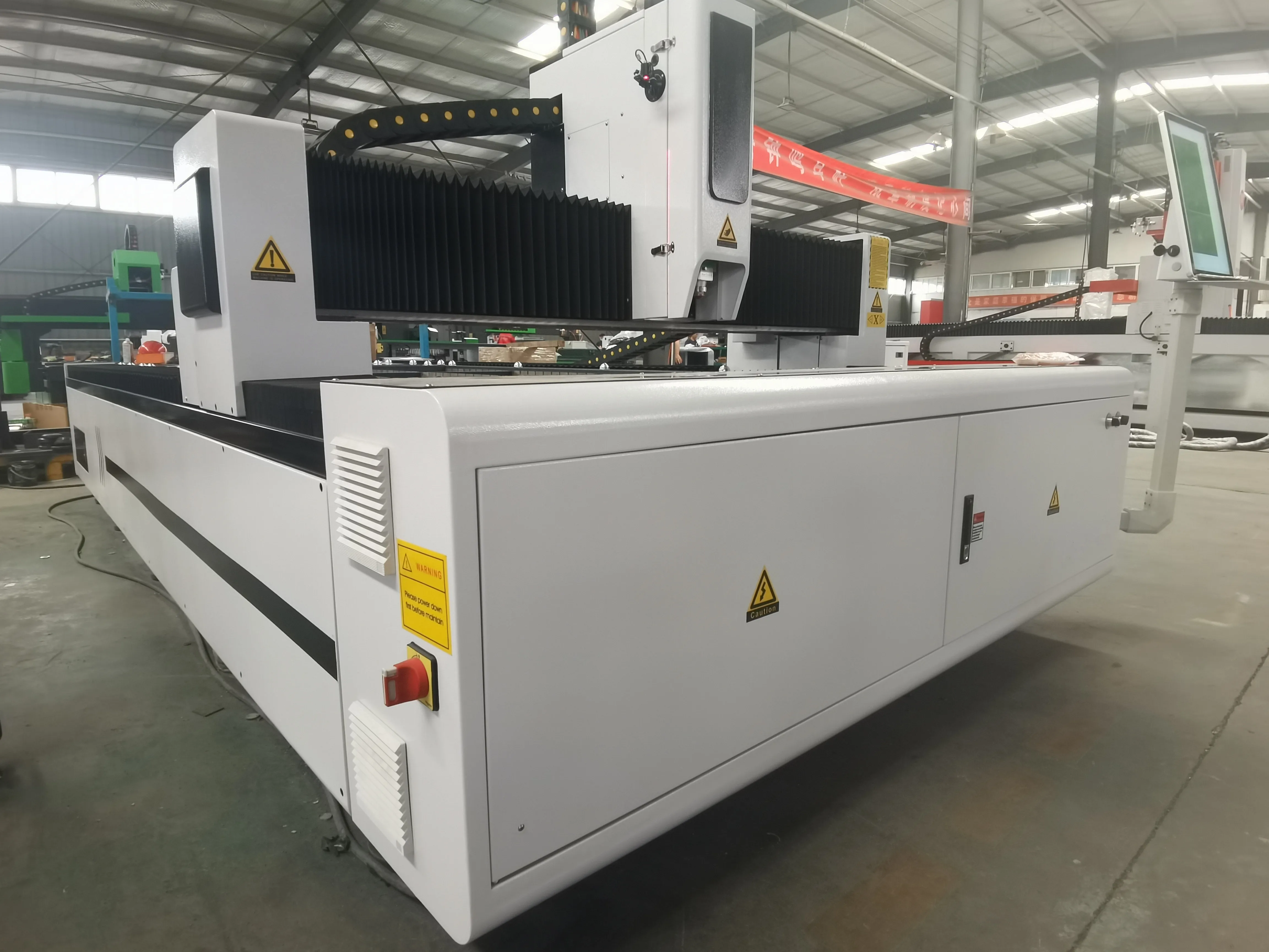 3000 Watt Fiber Laser Cutting Machine 3000x1500mm laser cutting machine