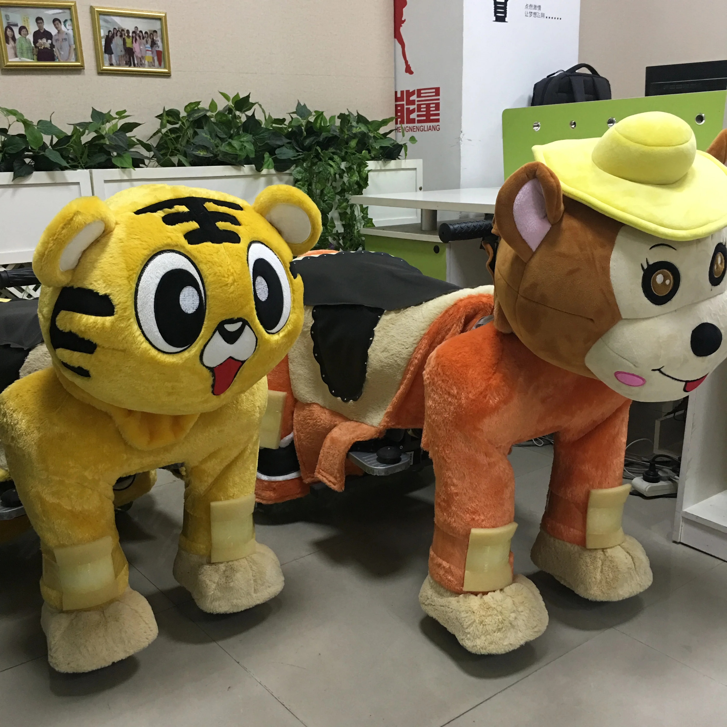 Унисекс музыкальная Роботизированная электрическая игрушка для прогулок