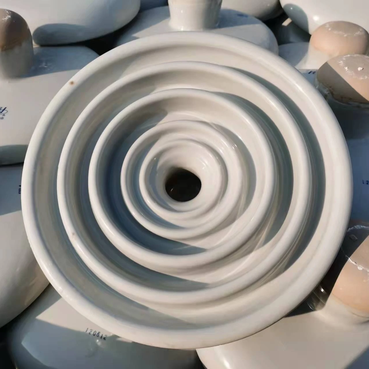 11KV  Low voltage disc porcelain insulators  XP-70