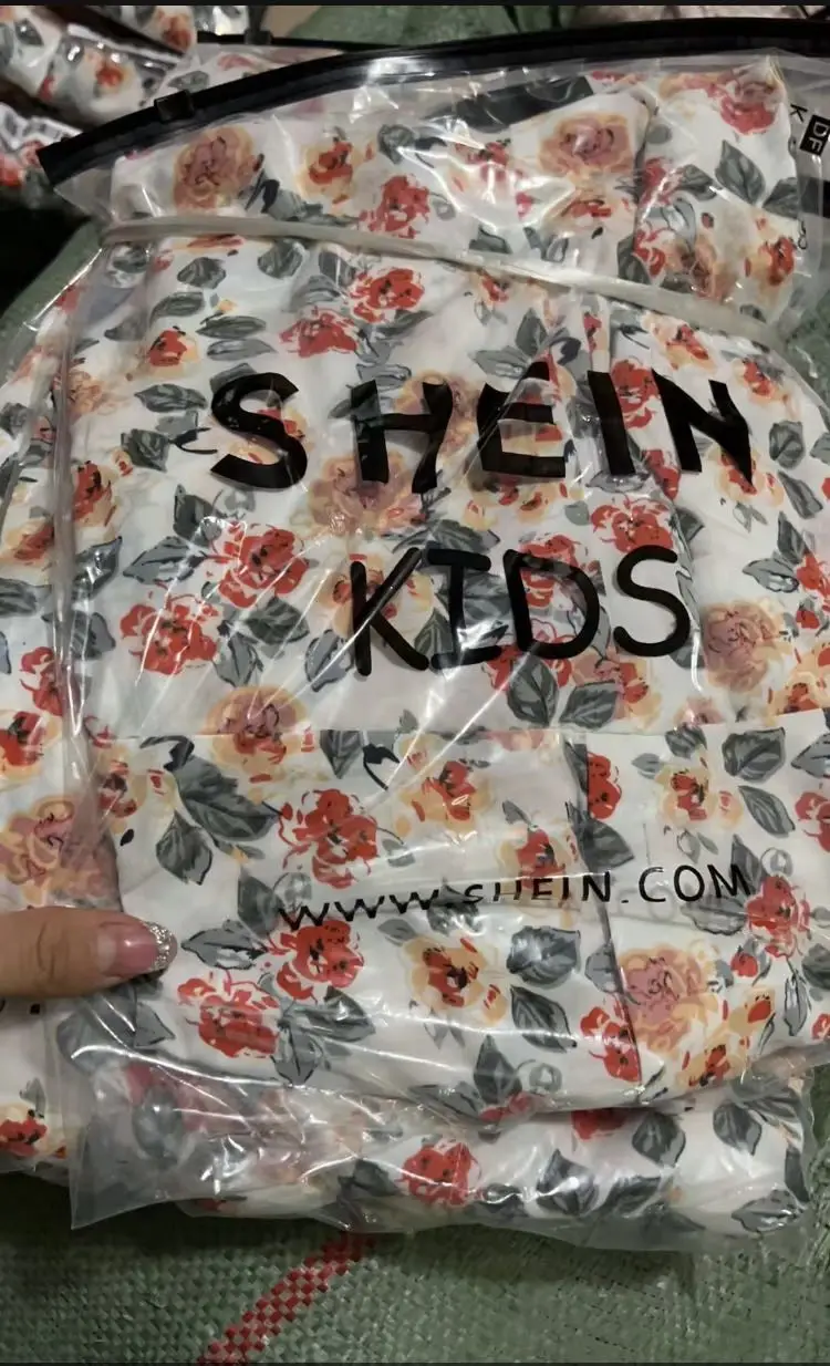 В наличии на складе детской одежды в тюках разная одежда