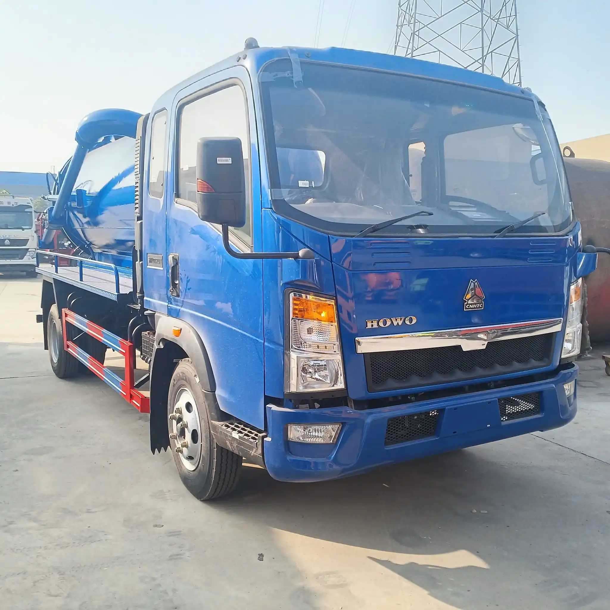 Новые автоцистерны Sinotruck Howo 4x2 10 куб. М для продажи в Дубае