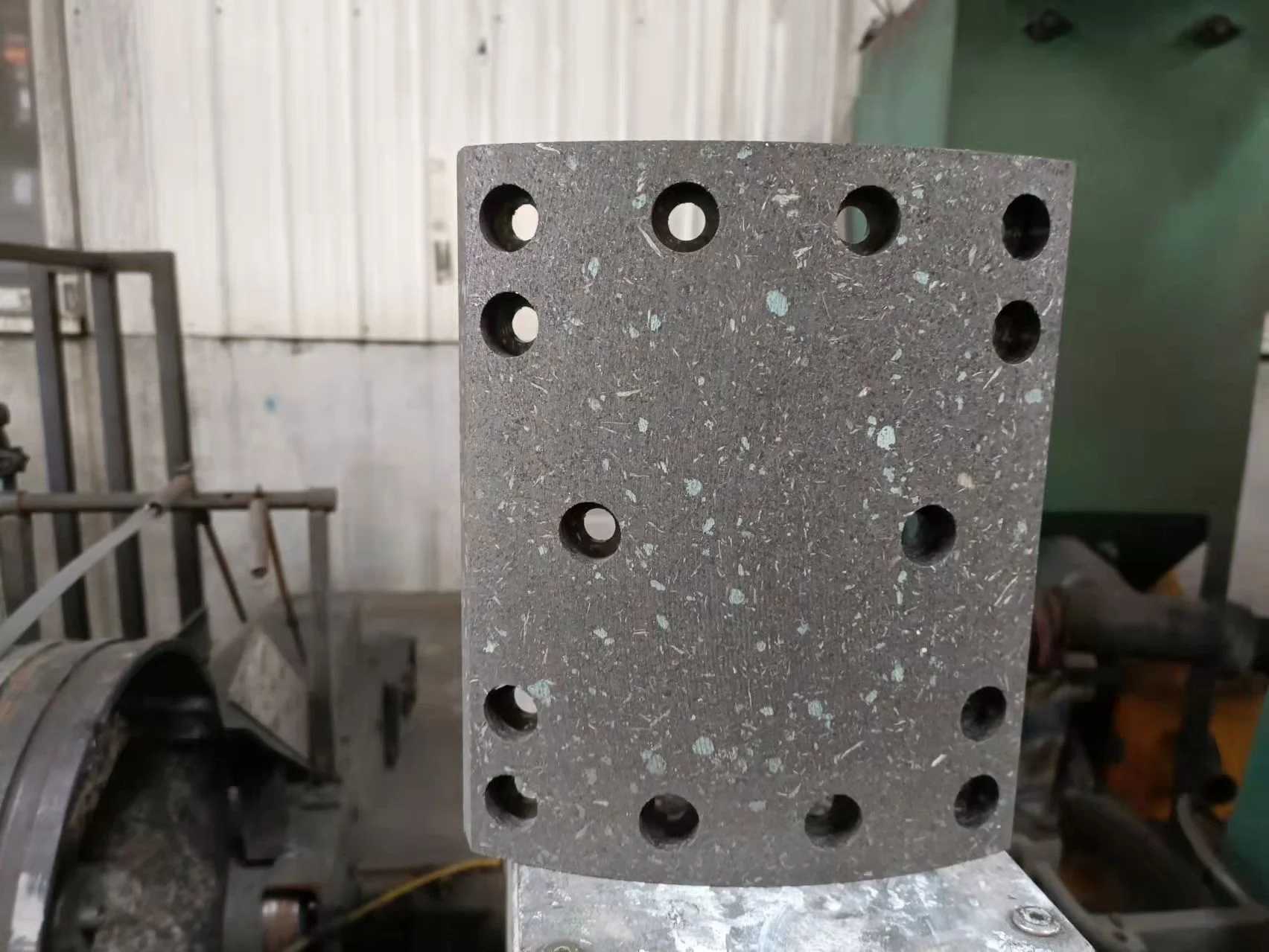 China factory OEM truck brake lining / brake pad 19247 for HOWO with 14 holes WG9231342068 brake liner